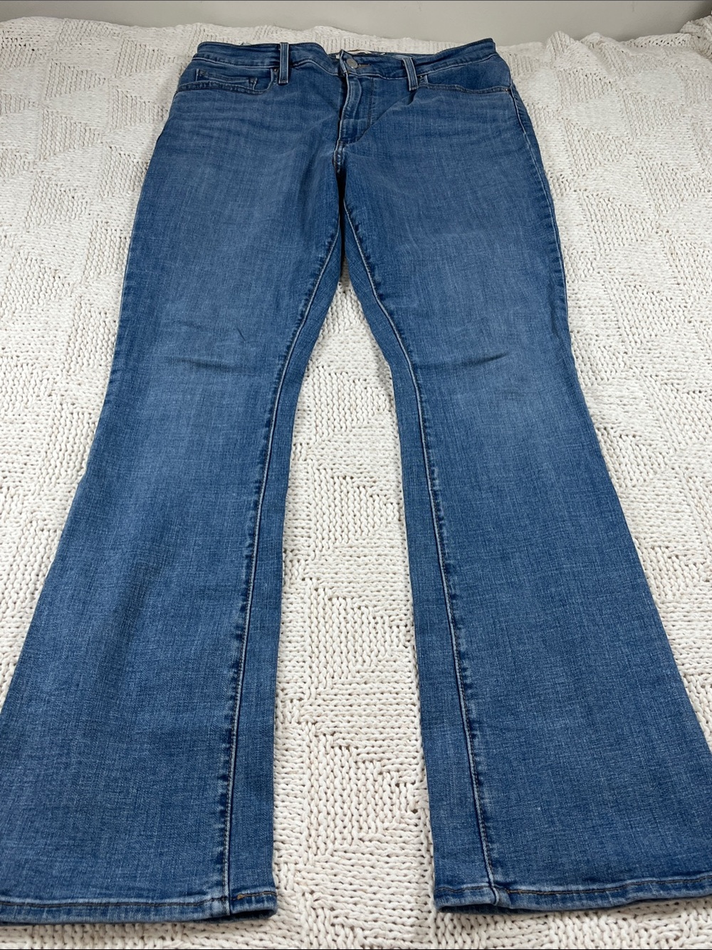 Levi's Women's 725 High Rise Bootcut Jeans
